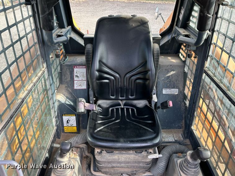 image for item NE9657 2007 Mustang MTL16  tracked skid steer loader