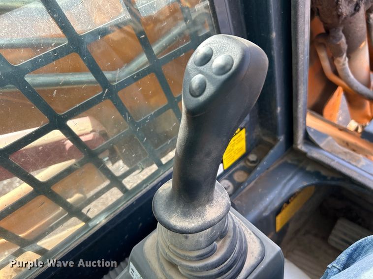 image for item NE9657 2007 Mustang MTL16  tracked skid steer loader