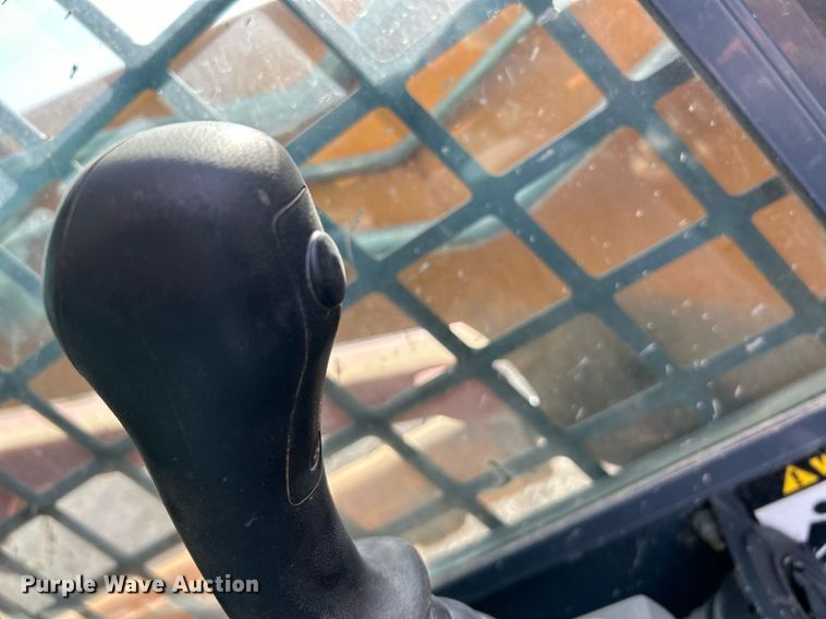 image for item NE9657 2007 Mustang MTL16  tracked skid steer loader