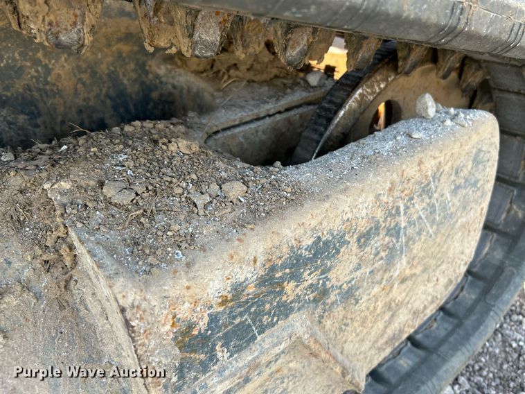 image for item NE9657 2007 Mustang MTL16  tracked skid steer loader