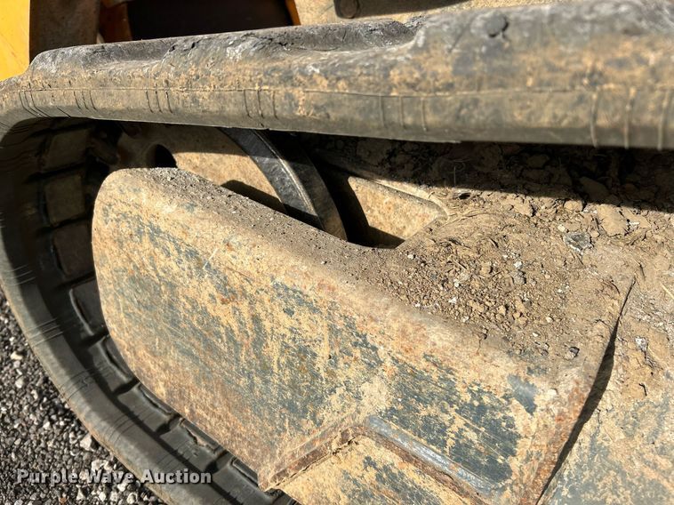 image for item NE9657 2007 Mustang MTL16  tracked skid steer loader