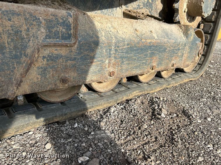 image for item NE9657 2007 Mustang MTL16  tracked skid steer loader