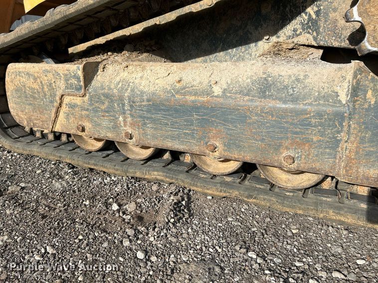 image for item NE9657 2007 Mustang MTL16  tracked skid steer loader