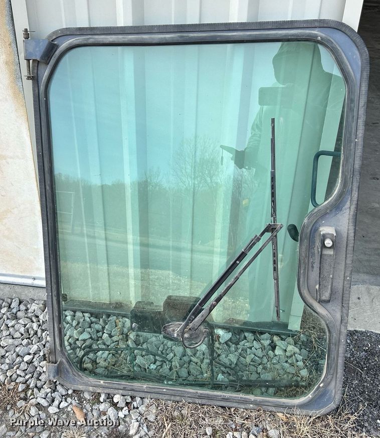 image for item NE9657 2007 Mustang MTL16  tracked skid steer loader