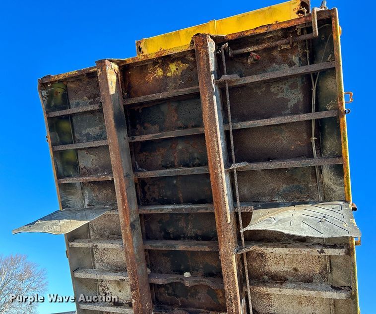 image for item NE9658 2002 Sterling L7500  dump truck