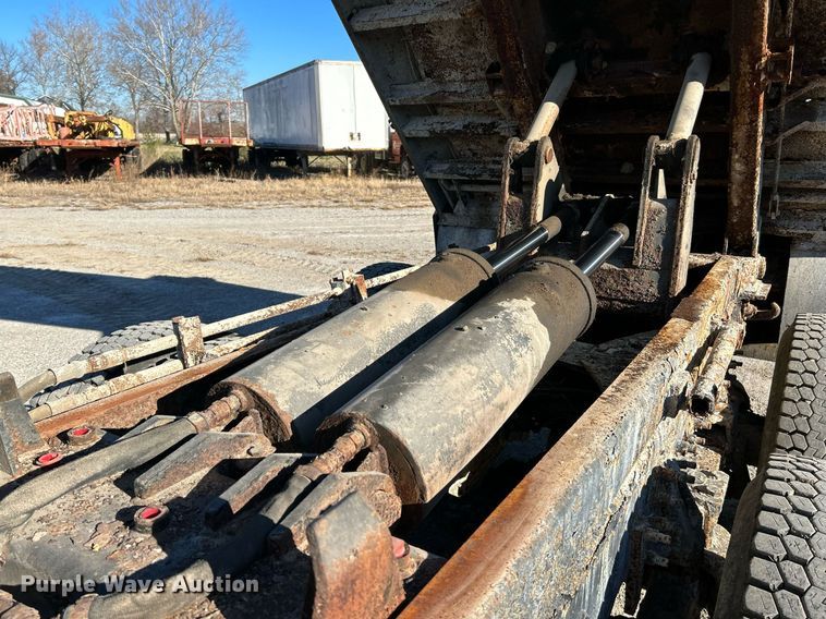image for item NE9658 2002 Sterling L7500  dump truck