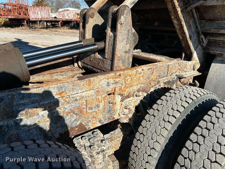 image for item NE9658 2002 Sterling L7500  dump truck