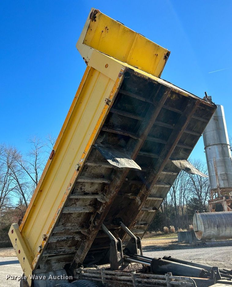 image for item NE9658 2002 Sterling L7500  dump truck