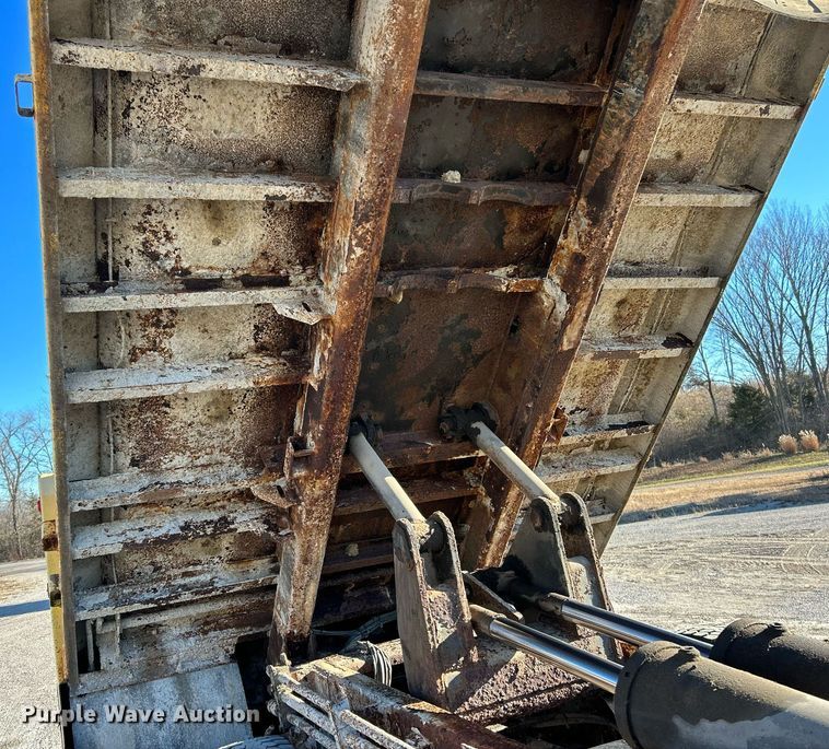 image for item NE9658 2002 Sterling L7500  dump truck