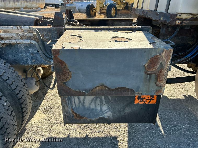 image for item NE9658 2002 Sterling L7500  dump truck