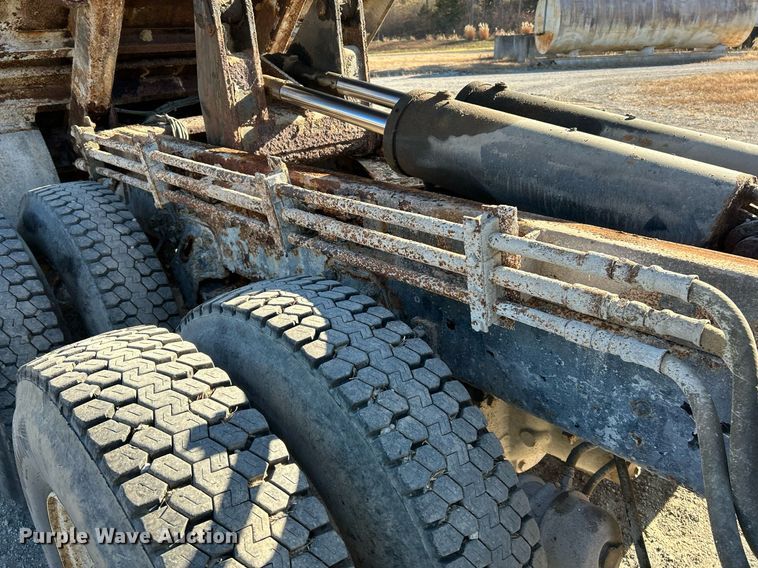 image for item NE9658 2002 Sterling L7500  dump truck