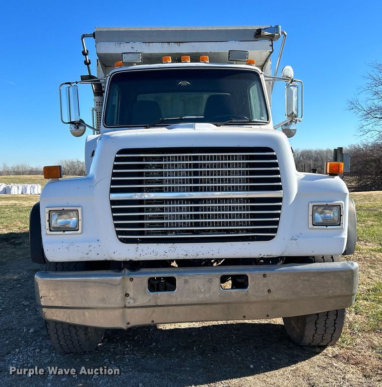 image for item NE9659 1995 Ford L8000  dump truck