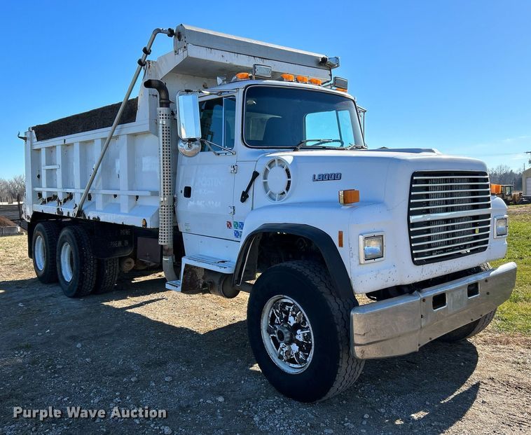 image for item NE9659 1995 Ford L8000  dump truck