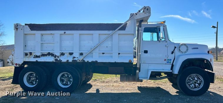image for item NE9659 1995 Ford L8000  dump truck