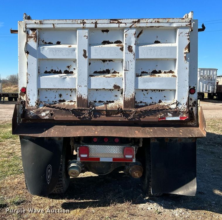 image for item NE9659 1995 Ford L8000  dump truck