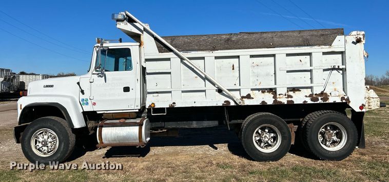 image for item NE9659 1995 Ford L8000  dump truck