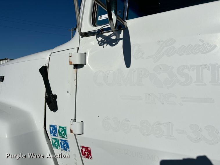 image for item NE9659 1995 Ford L8000  dump truck