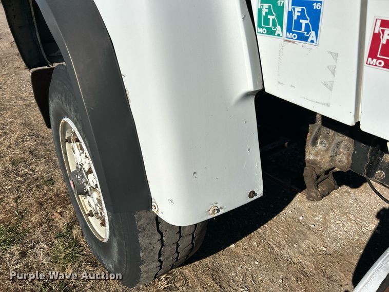 image for item NE9659 1995 Ford L8000  dump truck