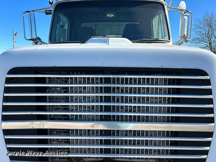 image for item NE9659 1995 Ford L8000  dump truck