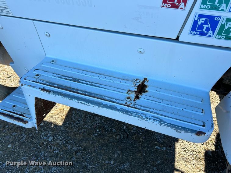 image for item NE9659 1995 Ford L8000  dump truck