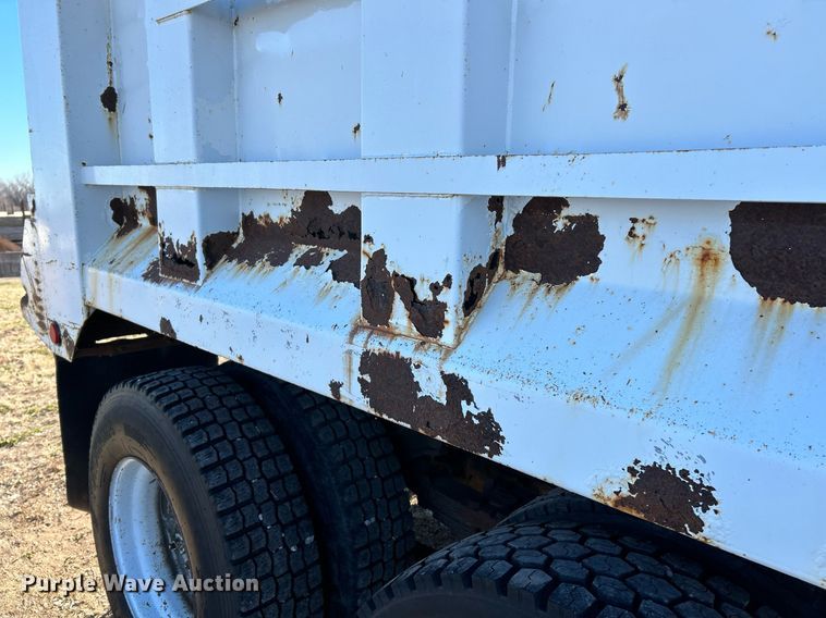 image for item NE9659 1995 Ford L8000  dump truck