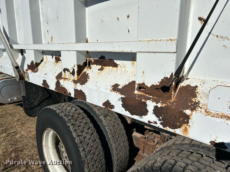 image for item NE9659 1995 Ford L8000  dump truck