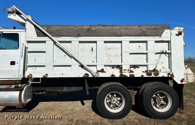image for item NE9659 1995 Ford L8000  dump truck