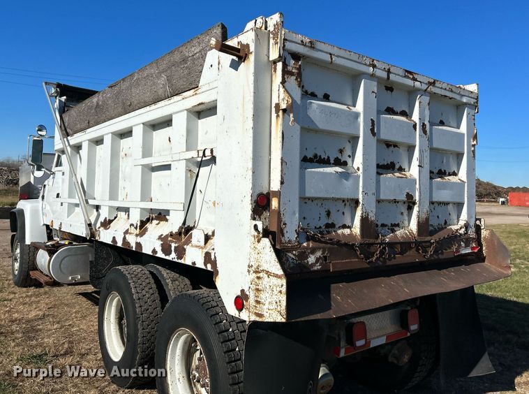 image for item NE9659 1995 Ford L8000  dump truck
