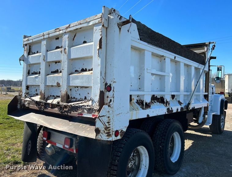 image for item NE9659 1995 Ford L8000  dump truck