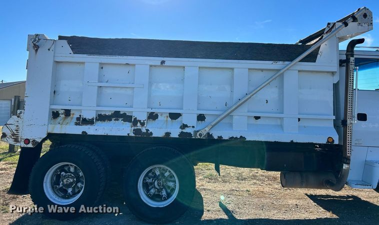 image for item NE9659 1995 Ford L8000  dump truck
