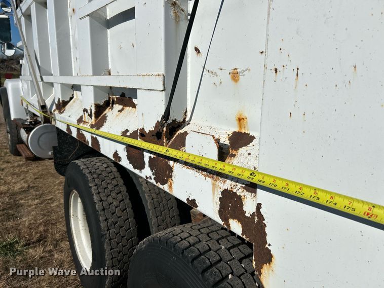 image for item NE9659 1995 Ford L8000  dump truck