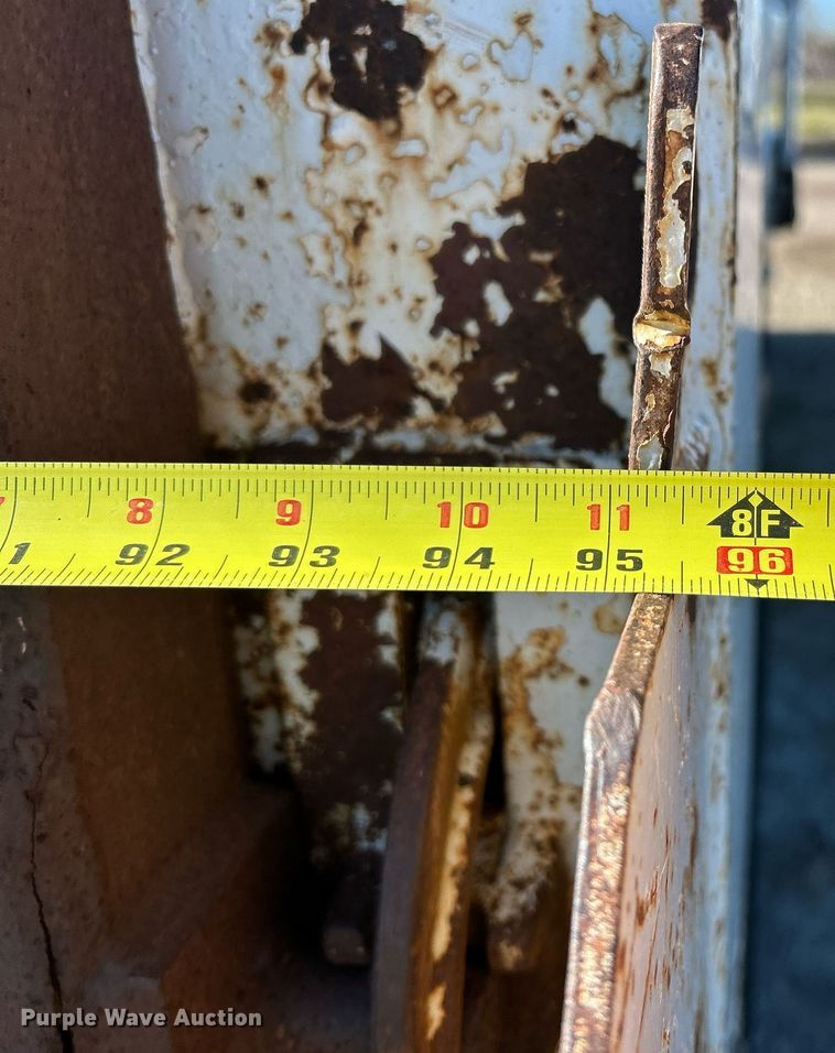 image for item NE9659 1995 Ford L8000  dump truck