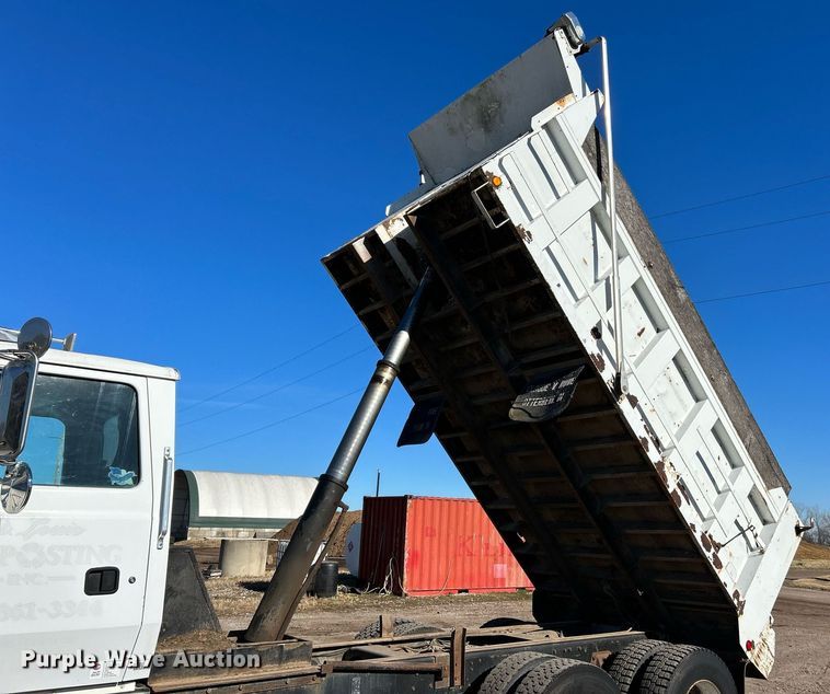 image for item NE9659 1995 Ford L8000  dump truck