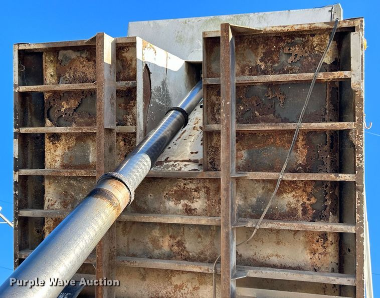 image for item NE9659 1995 Ford L8000  dump truck