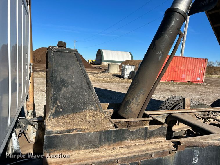 image for item NE9659 1995 Ford L8000  dump truck