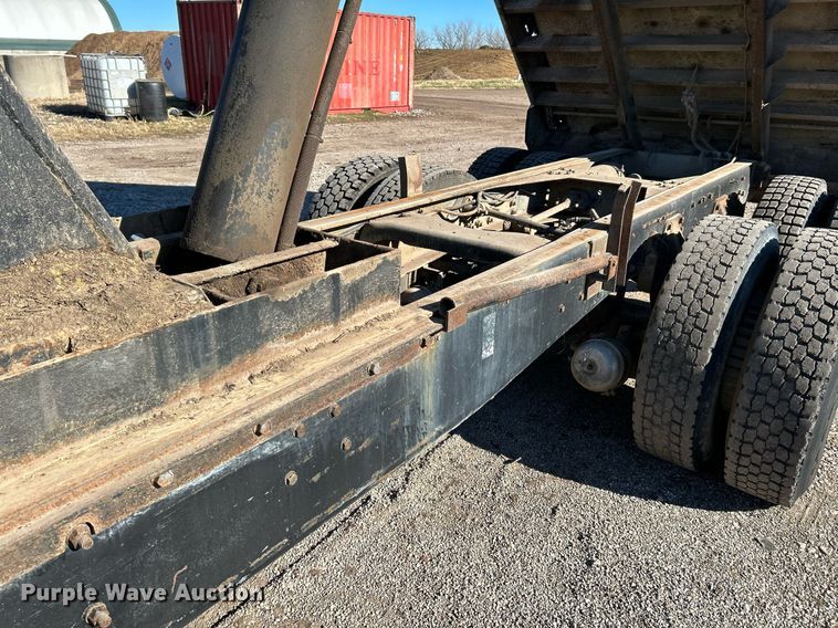 image for item NE9659 1995 Ford L8000  dump truck