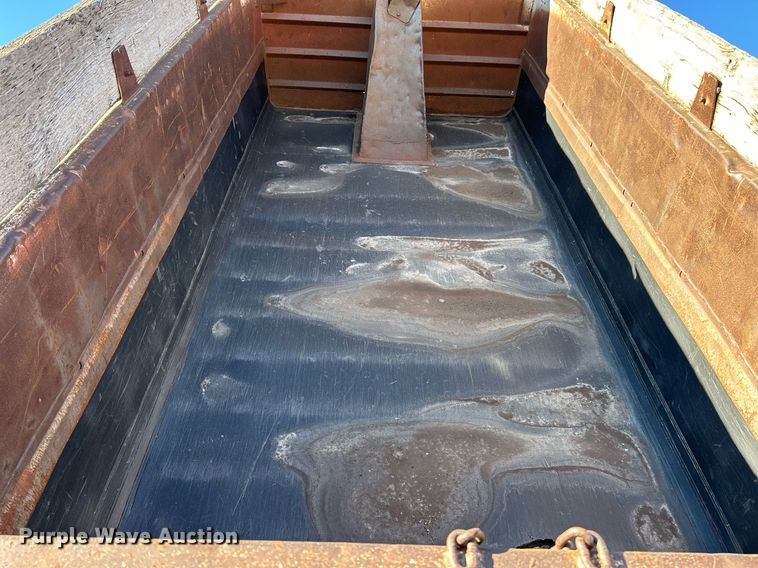 image for item NE9659 1995 Ford L8000  dump truck