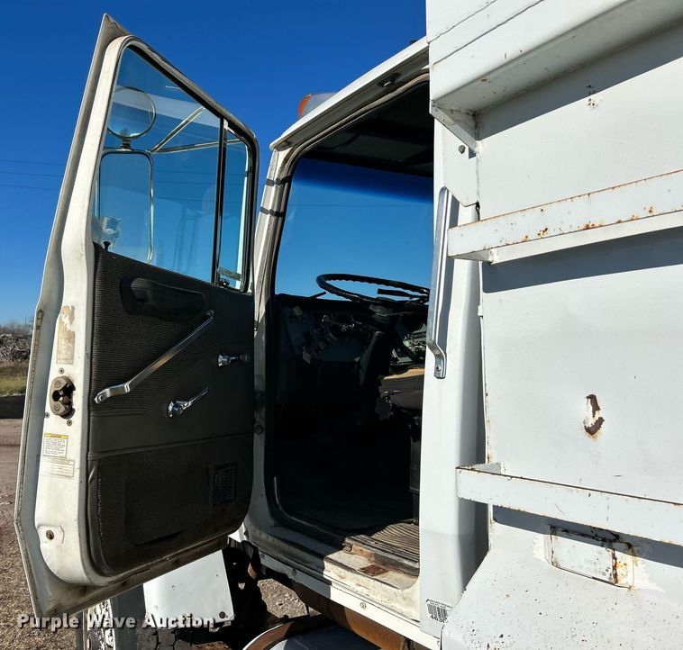 image for item NE9659 1995 Ford L8000  dump truck