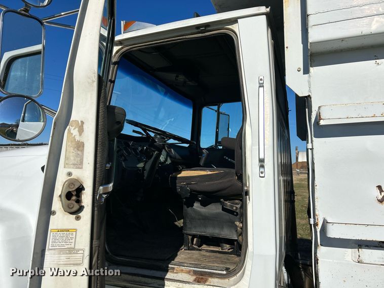 image for item NE9659 1995 Ford L8000  dump truck