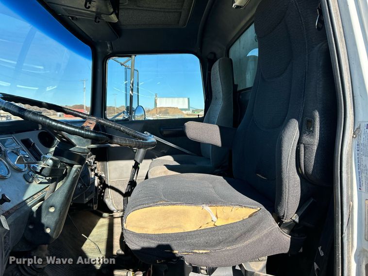 image for item NE9659 1995 Ford L8000  dump truck