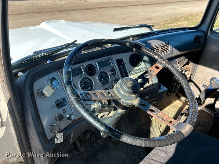 image for item NE9659 1995 Ford L8000  dump truck