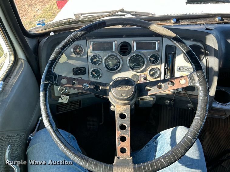 image for item NE9659 1995 Ford L8000  dump truck