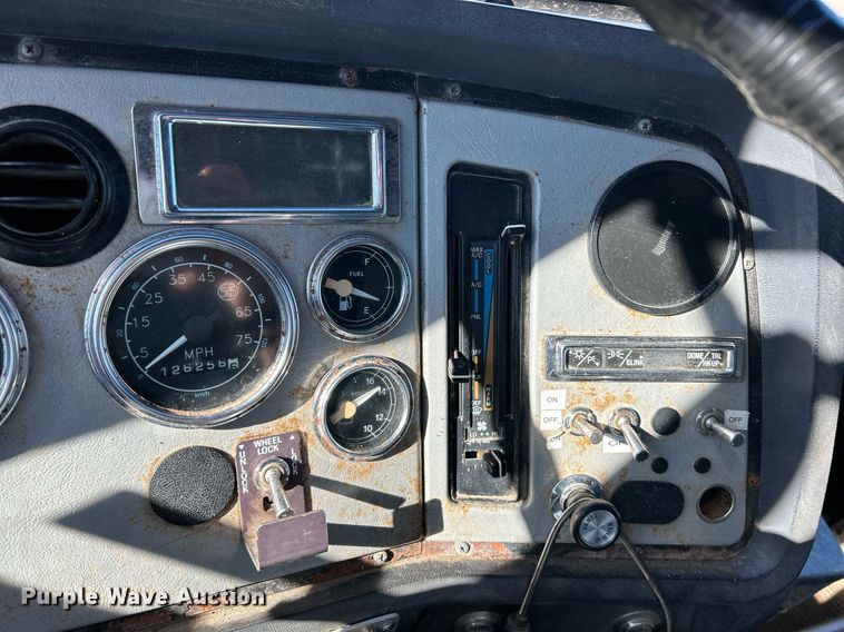 image for item NE9659 1995 Ford L8000  dump truck