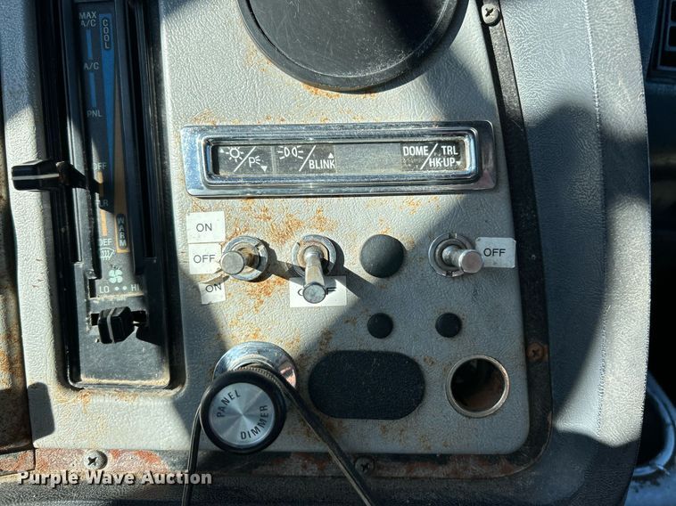 image for item NE9659 1995 Ford L8000  dump truck