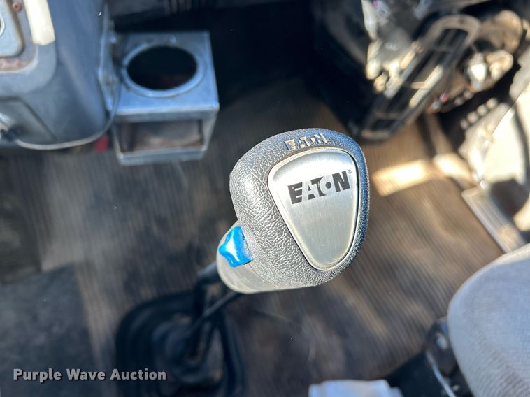 image for item NE9659 1995 Ford L8000  dump truck