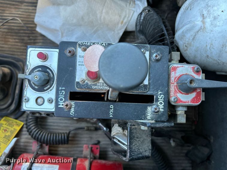 image for item NE9659 1995 Ford L8000  dump truck