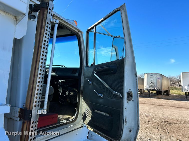 image for item NE9659 1995 Ford L8000  dump truck