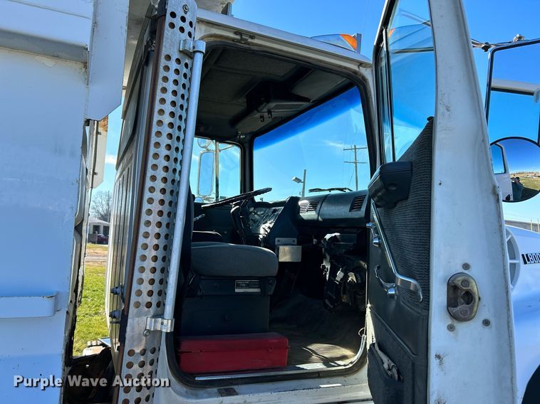 image for item NE9659 1995 Ford L8000  dump truck