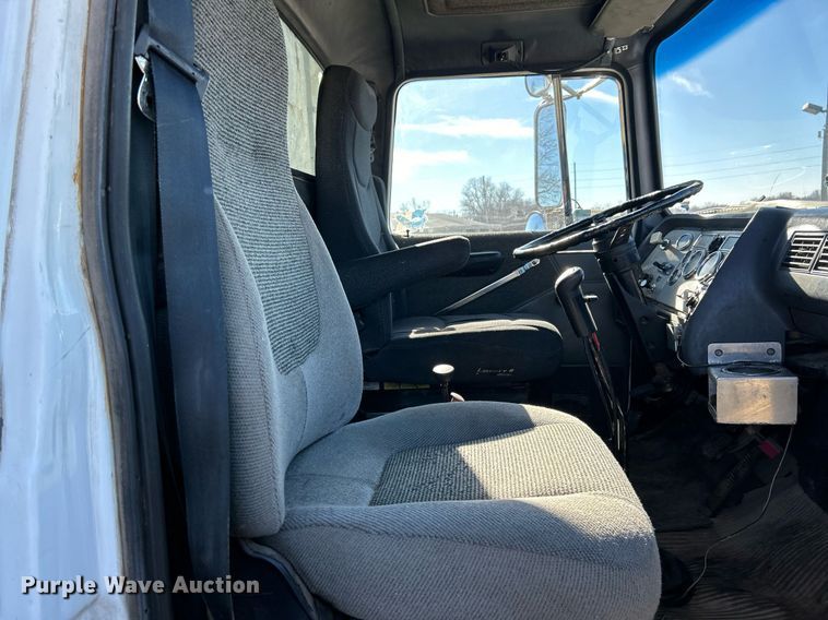 image for item NE9659 1995 Ford L8000  dump truck