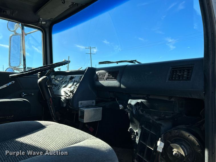 image for item NE9659 1995 Ford L8000  dump truck